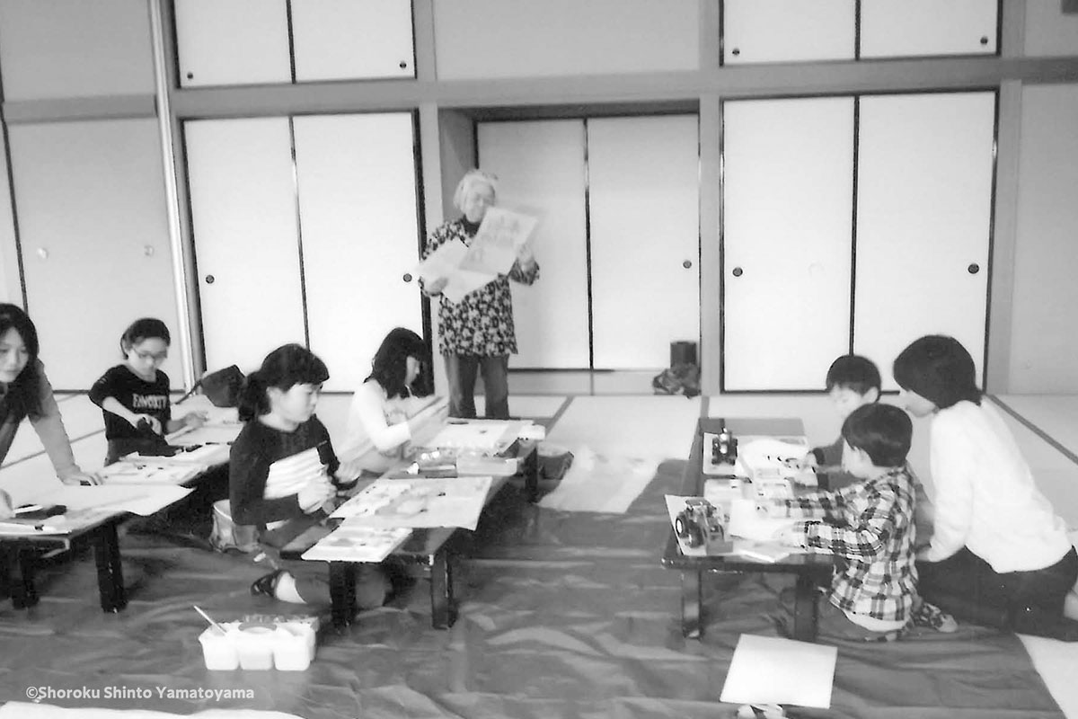 宮城第一教区婦人会：大和町「まほろばホール」での「第23回親子ふれあい教室」にて図画の練習をする子どもたち