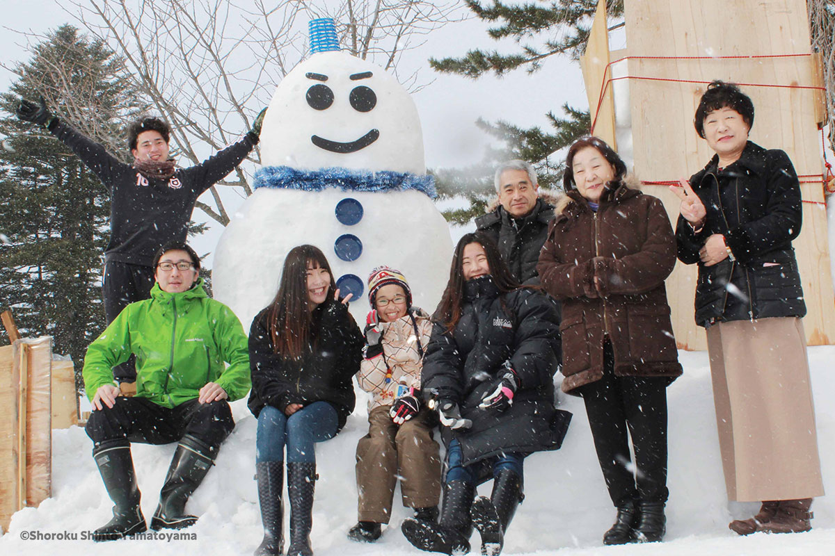 弘前教区青年会：弘前教区青年会と弘前教区子ども会「弘前めぶきの会」がコラボレーションし実施した雪燈籠・雪だるま造り